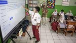 330 Ribu Sekolah Akan Dibekali Layar Digital Pintar Tahun Ini