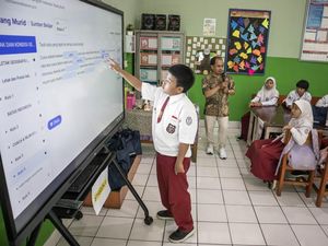 Jabar Terima 4.500 Smartboard dari Pemerintah Pusat