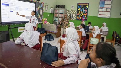 330 Ribu Sekolah Akan Dibekali Layar Digital Pintar Tahun Ini