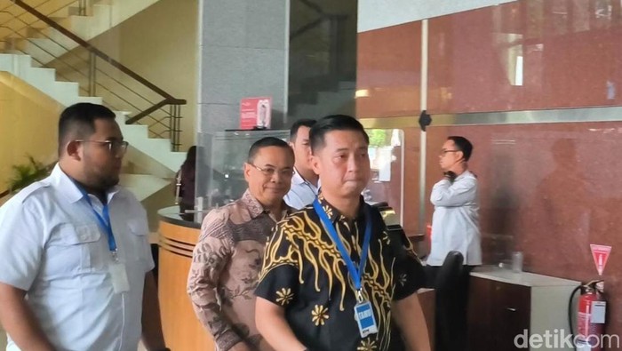 Bupati Pati Sudewo diperiksa KPK (Kurniawan F/detikcom)