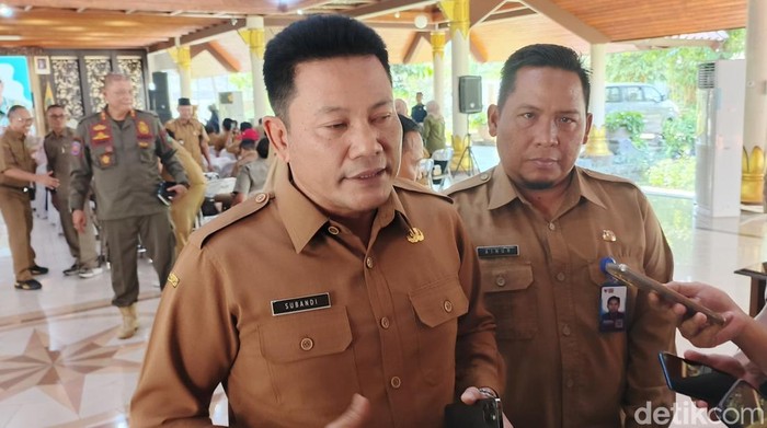 Bupati Sidoarjo Subandi