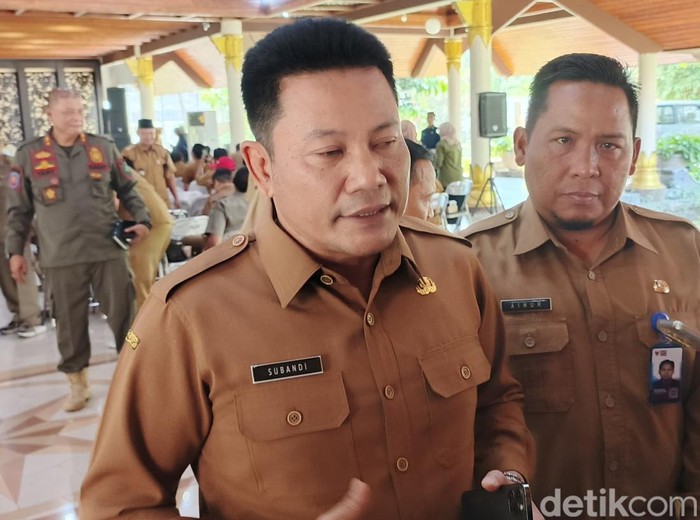Bupati Sidoarjo Subandi