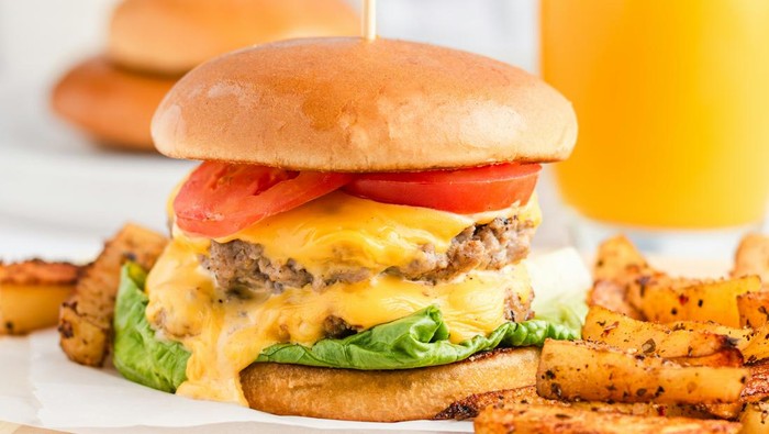 Burger salah satu makanan cepat saji atau fast food