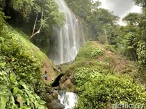 Menaklukan Rintangan Adrenalin Sebelum Lihat Pemandangan Asri di Curup Karang