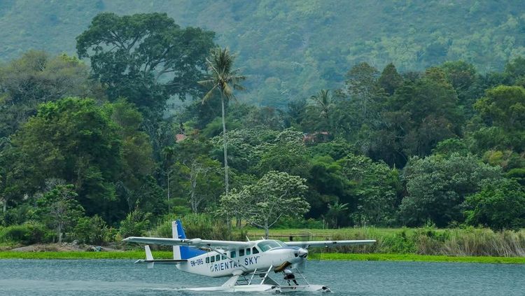 Potret Pesawat Amfibi Mendarat di Samosir, Bawa Gubsu Bobby Nasution