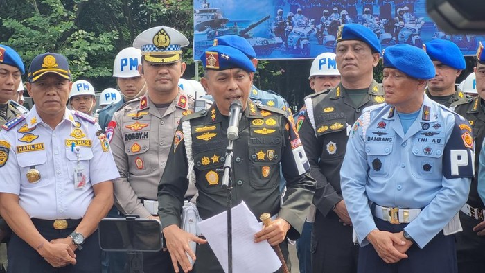 Danpuspom TNI Mayjen Yusri Nuryanto (sedang bicara menggunakan mic)-(Taufiq/detikcom)