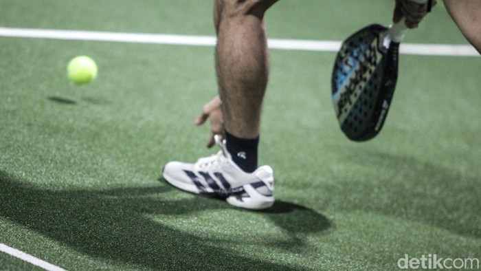 detikcom didukung penerbit Erlangga mempersembahkan Padel Connect 2025. Bertempat di East Kemang Padel Court, Minggu (21/9/2025), Padel Connect 2025 diikuti berbagai komunitas padel populer Jakarta, yaitu Padel Disco, Casaloca Padel, GiJoe Padel, dan Tuesday Padel Club.
