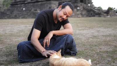 Ide Liburan di Yogyakarta ala Dwi Sasono: Candi Ijo dan Pasar Ngasem