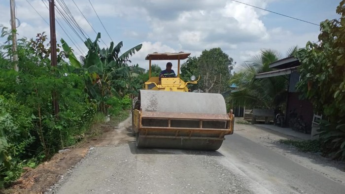 Foto: Perbaikan jalan di Indragiri Hulu (Dok PUPR Riau)