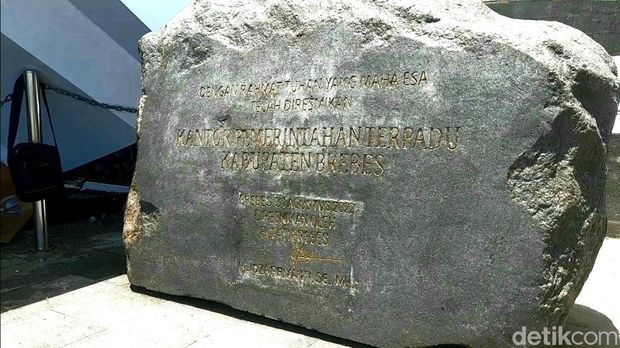 Gedung Kantor Pemerintah Terpadu (KPT) Brebes yang terasnya roboh diresmikan Agustus 2022.
