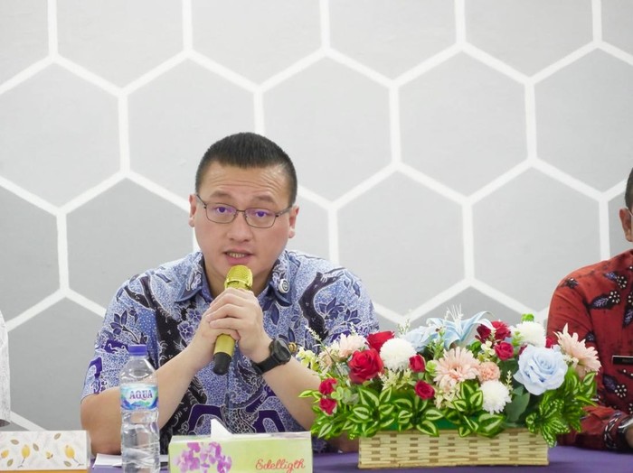 Anggota DPRD DKI Jakarta, Fraksi PDI Perjuangan Hardiyanto Kenneth Mengkritisi Armada Bus Transjakarta/Busway Yang Sering Terjadi Kecelakaan Belakangan Ini.