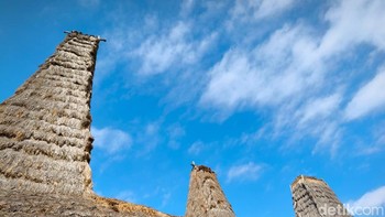 Kampung Adat Ratenggaro adalah sebuah kampung adat yang terletak di Desa Umbu Ngedo, Kecamatan Kodi Bangedo, Kabupaten Sumba Barat Daya, Provinsi Nusa Tenggara Timur. Berada di ujung selatan dan di pesisir pantai yang indah.Foto: Anggoro Suryo Jati/detikINET