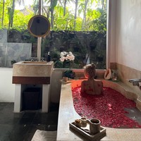 Tak hanya bersenang-senang, liburan Hyoyeon SNSD kali ini juga diisi dengan berbagai kegiatan menenangkan seperti yoga dan spa. Ia terlihat benar-benar memanfaatkan waktu untuk merawat diri. Foto: dok. Instagram @hyoyeon_x_x