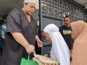 Ivan Gunawan Rutin Sedekah Pagi, Bagikan Sarapan ke Tetangga dan Rumah Tahfidz