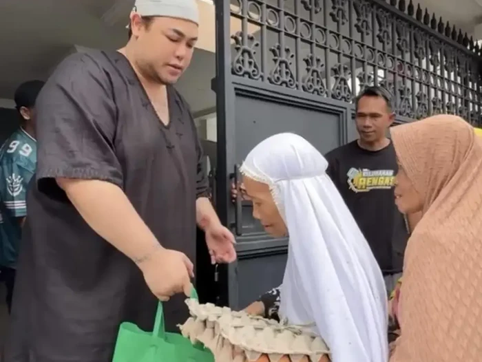 Momen berbagi Ivan Gunawan