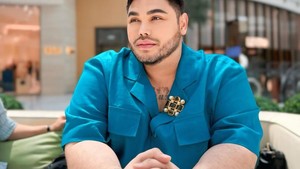 Saat mengisi acara Brownis di Trans TV, Ivan Gunawan mengutarakan kegirangannya lantaran mendapatkan tawaran untuk main di film layar lebar. Foto: Instagram/@ivan_gunawan