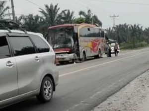 Tabrakan Beruntun Libatkan Bus Bintang Utara-Eldivo Terjadi di Asahan