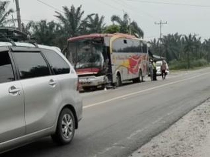 Tangkapan layar memperlihatkan bus kecelakaan di Asahan