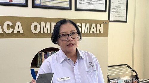 Kepala Ombudsman Bali Ni Nyoman Sri Widhiyanti saat ditemui di Kantor Perwakilan Ombudsman Bali, Denpasar, Senin (22/9/2025).