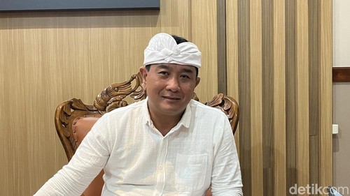 Ketua Bawaslu Bali I Putu Agus Tirta Suguna saat ditemui di Kantor Bawaslu Bali, Senin (22/9/2025).