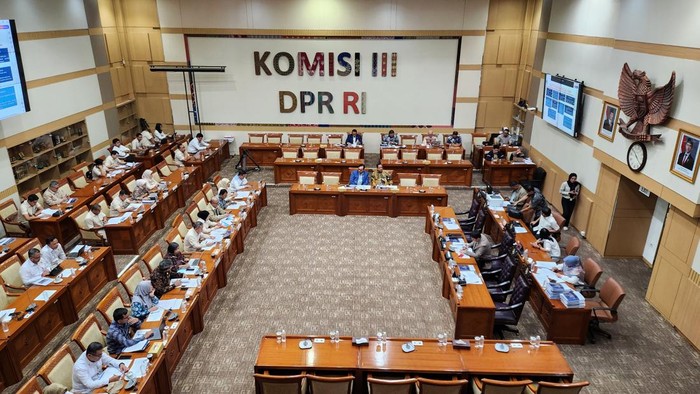 Komisi III DPR rapat RKUHAP