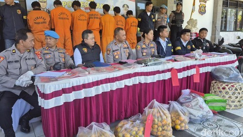 Konferensi pers pengungkapan kasus pencurian di Polres Bangli, Senin (22/9/2025). (Foto: Ni Komang Ayu Leona W/detikBali)