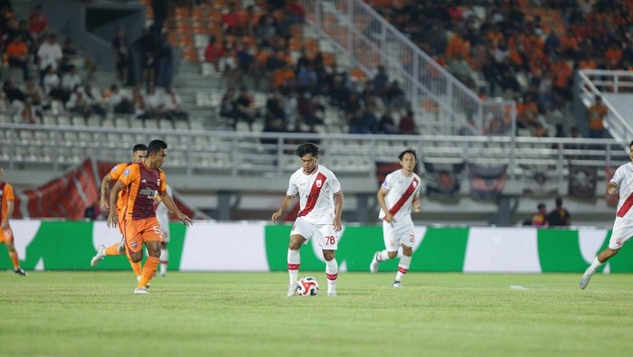 Laga Borneo FC melawan Persis Solo pada pekan keenam Super League 2025/2026, di Stadion Stadion Segiri, Samarinda, Kalimantan Timur, Senin (22/9/2025).