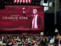Lautan Pelayat Penuhi Arizona Peringati Kepergian Charlie Kirk