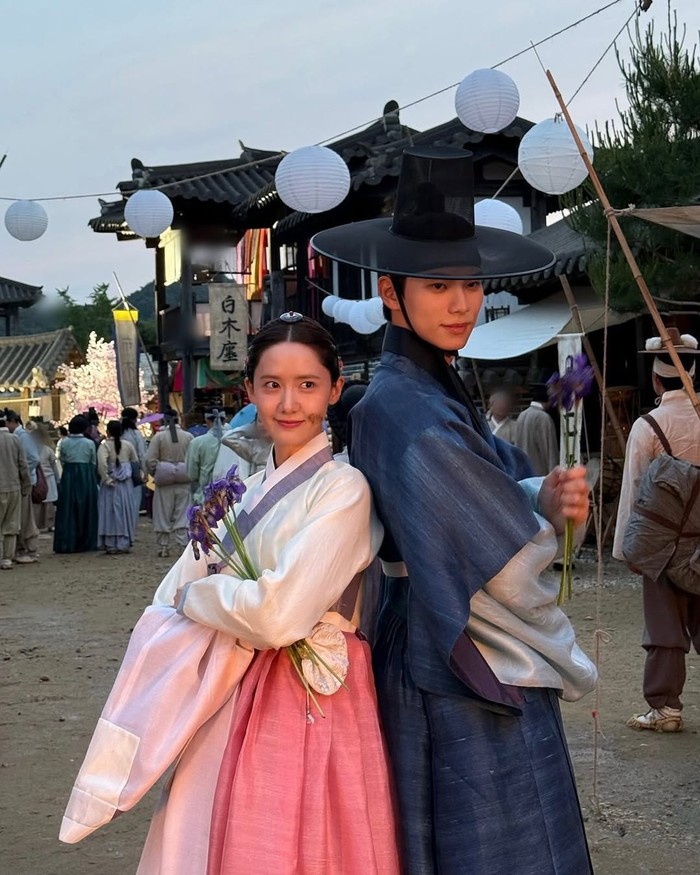 Aktor Korea Selatan Lee Chae Min di lokasi syuting drama Korea Bon Appétit, Your Majesty.