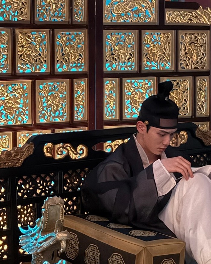 Aktor Korea Selatan Lee Chae Min di lokasi syuting drama Korea Bon Appétit, Your Majesty.