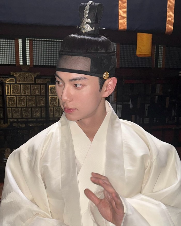 Aktor Korea Selatan Lee Chae Min di lokasi syuting drama Korea Bon Appétit, Your Majesty.