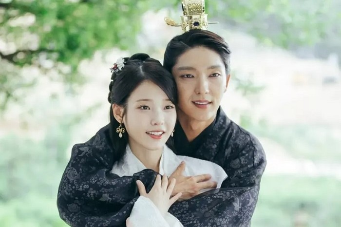 Lee Joon Gi dan IU di Moon Lovers