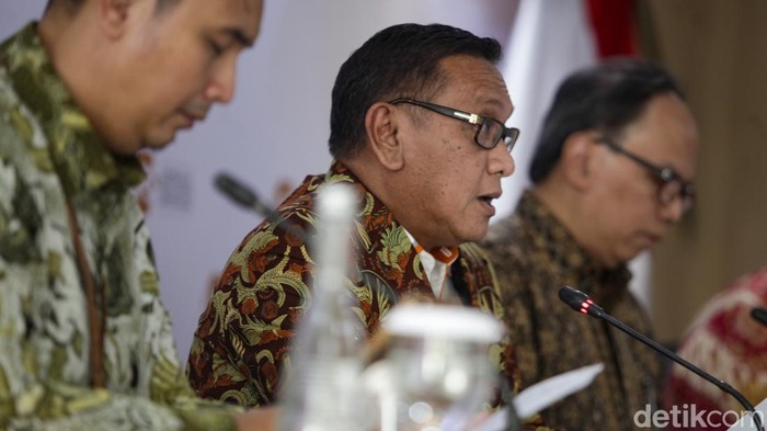 Plt Ketua Dewan Komisioner LPS Didik Madiyono memaparkan tingkat bunga penjaminan simpanan di kantornya, Jakarta, Senin (22/9/2025). LPS memangkas tingkat bunga penjaminan simpanan dari 3,75% jadi 3,5%, mulai 1 Oktober 2025-31 Januari 2026.