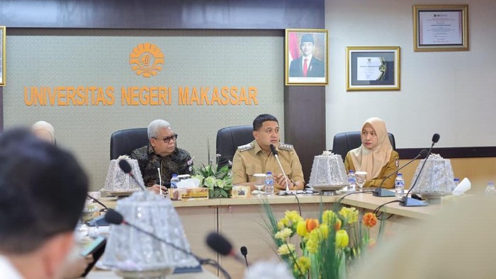 Wali Kota Makassar, Munafri Appi Arifuddin dan Rektor UNM Karta Jayadi.