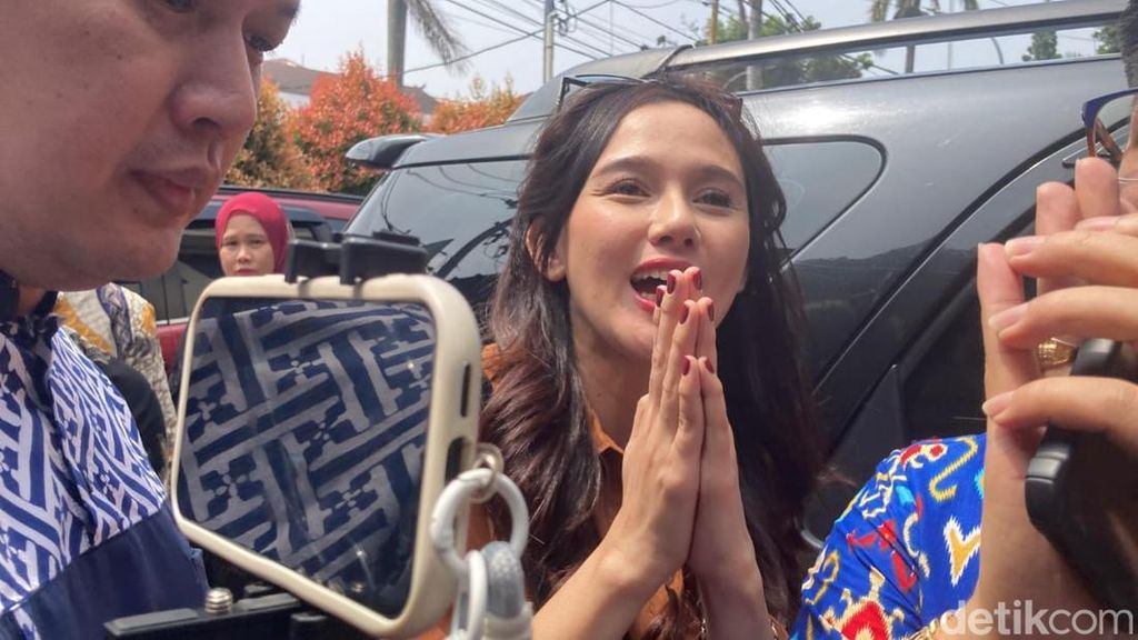 Meiza Aulia Coritha, Istri Eza Gionino Pertama Kali Muncul Usai Gugat Cerai
