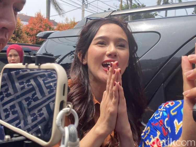 Meiza Aulia Coritha, Istri Eza Gionino Pertama Kali Muncul Usai Gugat Cerai
