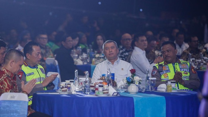 Menhub Dudy Purwagandhi (kemeja putih)-(Rifkianto Nugroho/detikcom)