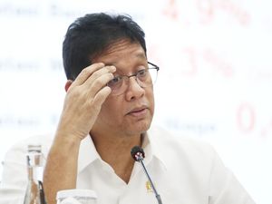 Purbaya Oper Utang Whoosh ke Danantara: Kalau Pakai APBN Lucu