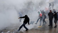 Demonstrasi ini merupakan bentuk solidaritas terhadap rakyat Gaza sekaligus desakan agar pemerintah Italia menghentikan pengiriman senjata ke Israel. REUTERS/Claudia Greco