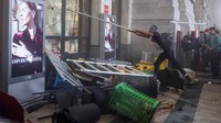 Aksi solidaritas serupa juga digelar di beberapa kota besar lain di Italia. Para pengunjuk rasa menyerukan penghentian segera pengiriman persenjataan serta mendorong pemerintah mengambil langkah nyata untuk mendukung perdamaian di Palestina. REUTERS/Claudia Greco