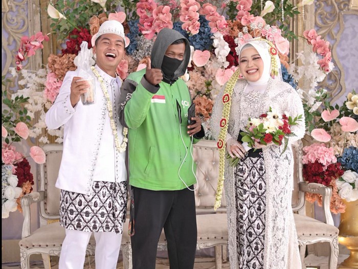 Momen pernikahan mendadak jadi sorotan.