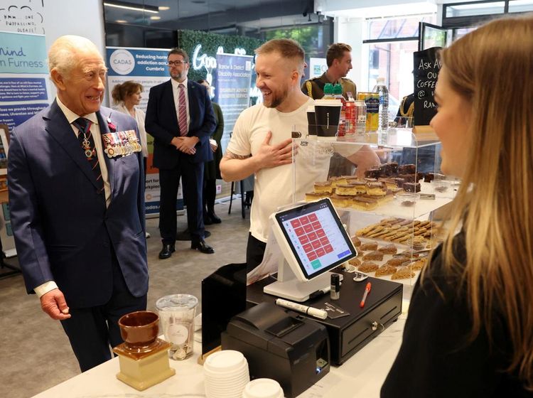 Ngopi Bareng Rakyat, Raja Charles Singgah di Coffee DAsh Inggris Utara