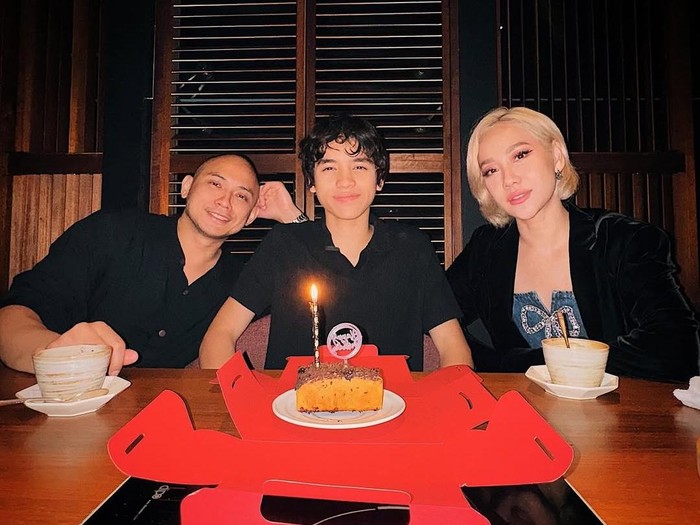 Noah Sinclair ulang tahun ke-15.