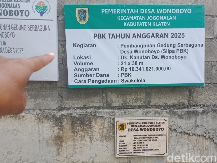 Papan kegiatan gedung serbaguna Desa Wonoboyo, Kecamatan Jogonalan, Klaten.