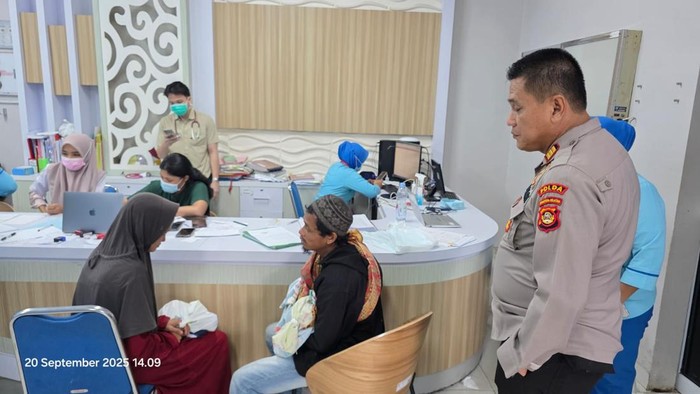 Pasutri tunawisma di Palembang kebingungan untuk memakamkan bayinya
