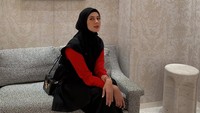 Paula Verhoeven mengenang waktu jadi model dulu. Jadi keingat masa lalu untung sudah lewat ya. Kebayanglah ingat zaman dulu gimana beratnya, susahnya pakai baju, sepatu, dan semuanya, katanya. (Foto: dok Instagram paula_verhoeven)