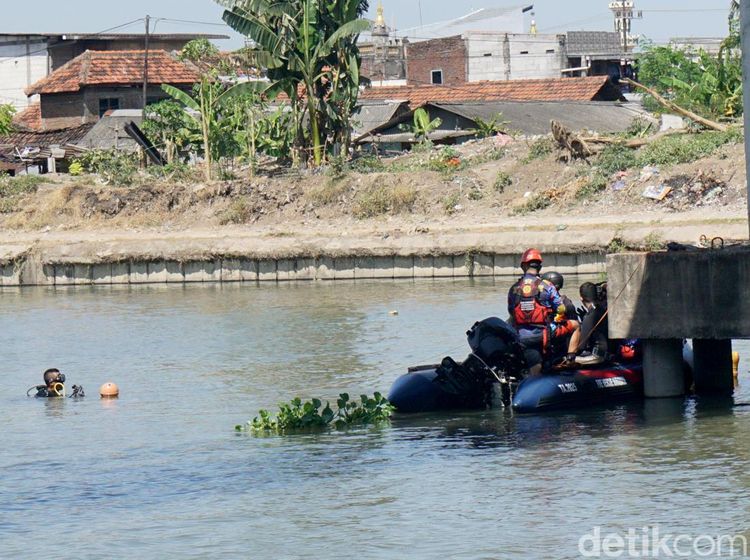 Pencarian 2 Orang Tenggelam saat Mancing di Sungai