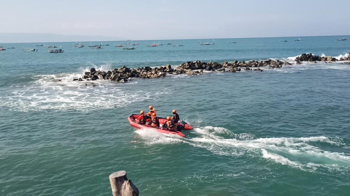 Pencarian wisatawan hilang di Pantai Kebon Kalapa, Cisolok