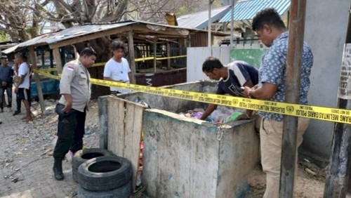 Polisi melakukan olah TKP di lokasi penemuan mayat bayi di Kelurahan/Kecamatan Kelapa Lima, Kota Kupang, NTT, Minggu (21/9/2025). (Foto: Dok. Polsek Kota Lama)