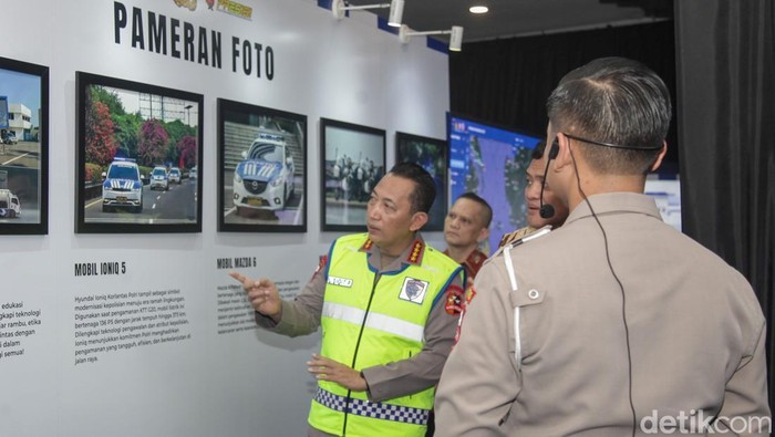 Kapolri Jenderal Listyo Sigit menghadiri syukuran Hari Lalu Lintas Bhayangkara ke-70 di Jakarta, Senin (22/9/2025). Acara digelar sederhana dengan tema lalu lintas modern.